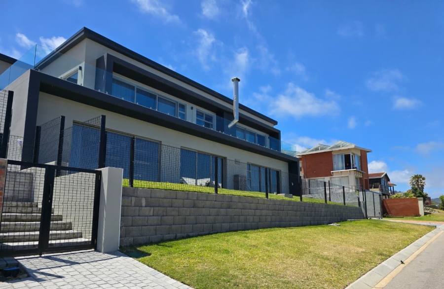 4 Bedroom Property for Sale in Outeniqua Strand Western Cape